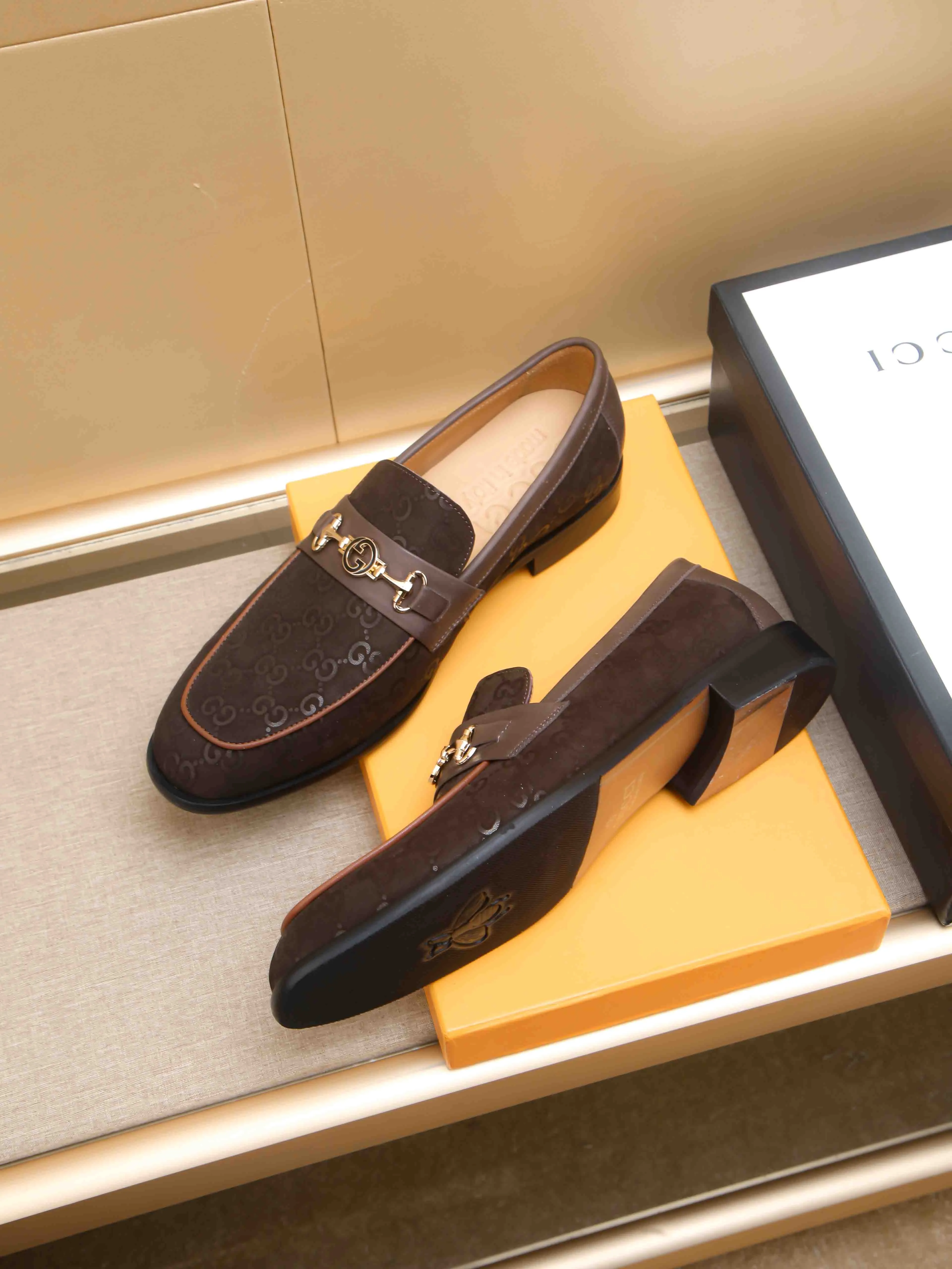 Men's men's shoes 💰460 🆘【GUCCI】Gucci ·🐂里· Hot-selling pea shoes top brand luxury, top quality, the latest fashion pea shoes.. The upper is made of original first-layer cowhide. (Full first-layer water-dyed 🐂 leather·inner). The original stylish and stylish soft rubber wear-resistant and non-slip outsole is light and comfortable on the foot, available in 3 colors! Matching code: 39-44 (customized at 39.45.46)